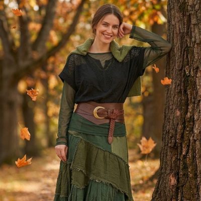 Тениска с къс ръкав с дантелено V-образно деколте и бродерия | LACEVEE